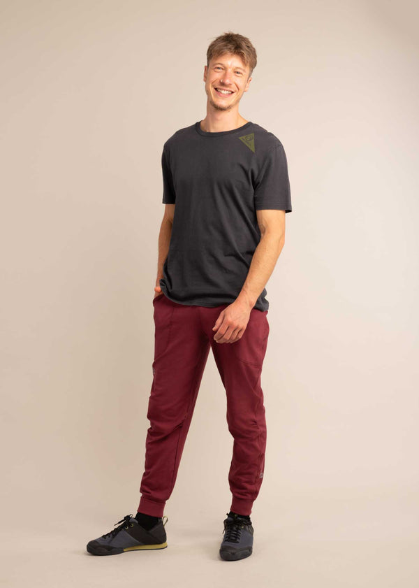 3RD ROCK bataboom brushed trousers - Jerome is 5ft 10" with a 30" waist & 37" hips. Here he is wearing a size 30RL.
