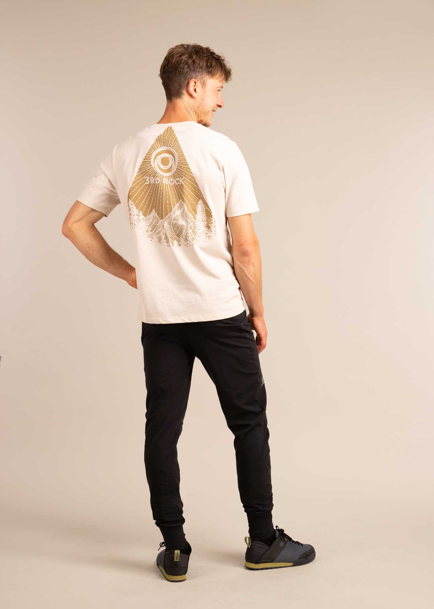 3RD ROCK bataboom yoga sweatpants - Jerome is 5ft 10" with a 30" waist & 37" hips. Here he is wearing a size 30RL.
