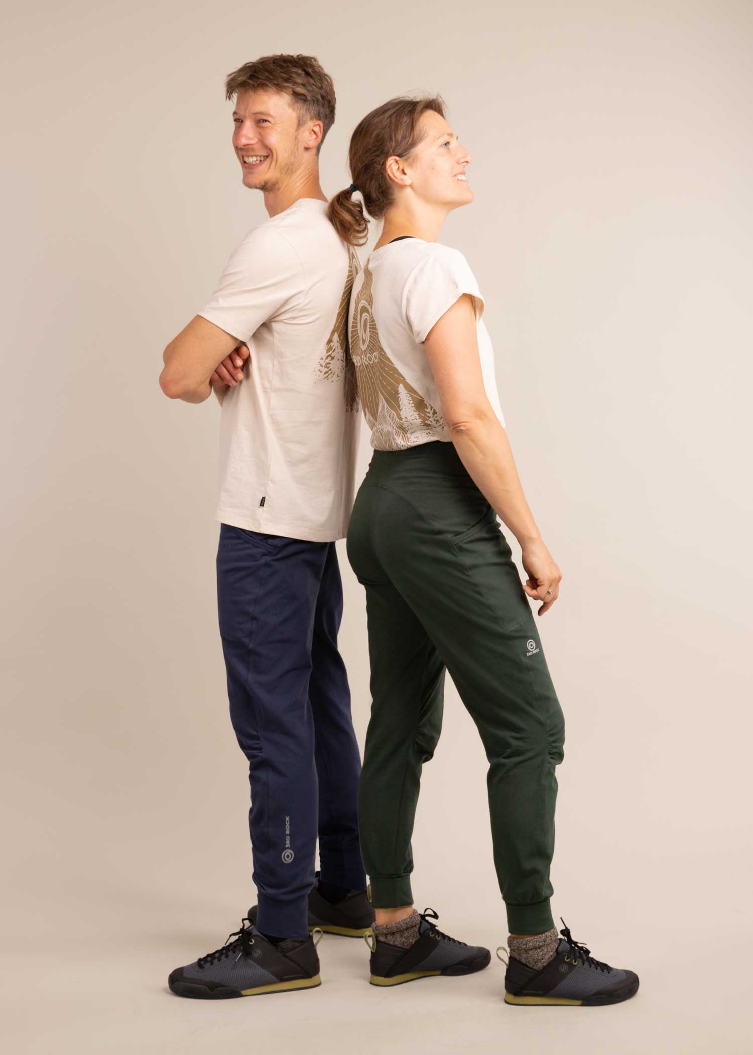 3RD ROCK bataboom brushed sweatpants - Jerome is 5ft 10" with a 30" waist & 37" hips. Here he is wearing a size 30RL & Jess is 5ft 8” with a  29" waist, 38" hips & a 32.5" inseam and is wearing a size 28RL.