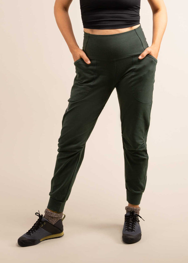 3RD ROCK bataboom trousers for yoga - Jess is 5ft 8” with a  29" waist, 38" hips & a 32.5" inseam and is wearing a size 28RL.