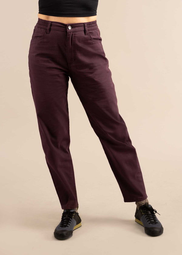 3RD ROCK Gaia Twill pruple relaxed trousers - Jess is 5ft 8” with a  29" waist, 38" hips & a 32.5" inseam and is wearing a size 28RL.