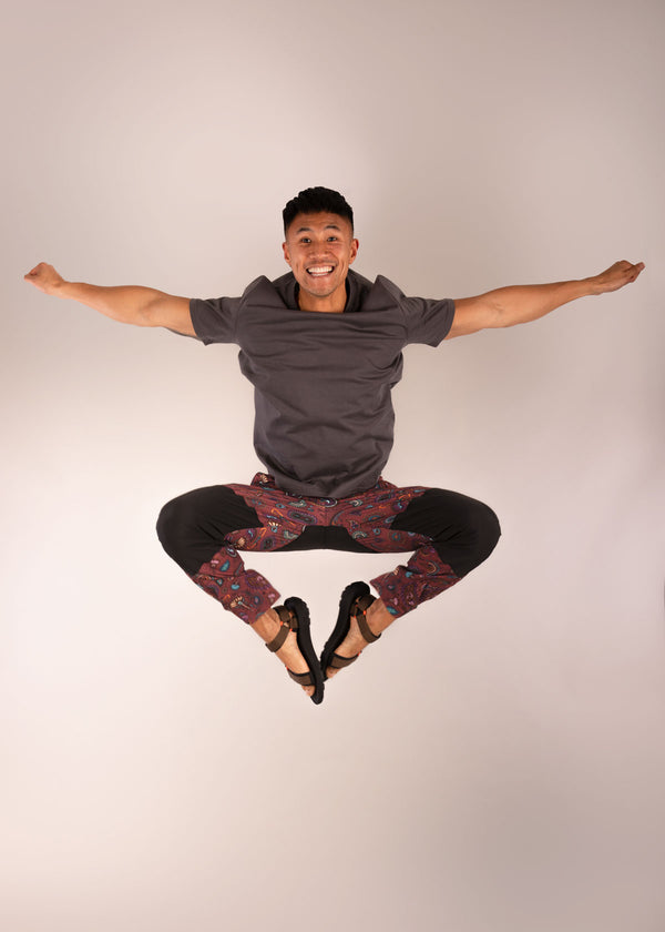 3RD ROCK hiro light performance stretch trousers - Donald is 6ft1″ with a 30" waist, 36" hips & a 33" inseam and is wearing a size 30LL. M