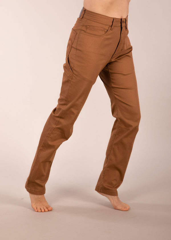 3RD ROCK organic twill trousers for active lifestyle - Jess is 5ft 8” with a  29" waist, 38" hips & a 32.5" inseam and is wearing a size 28RL. F