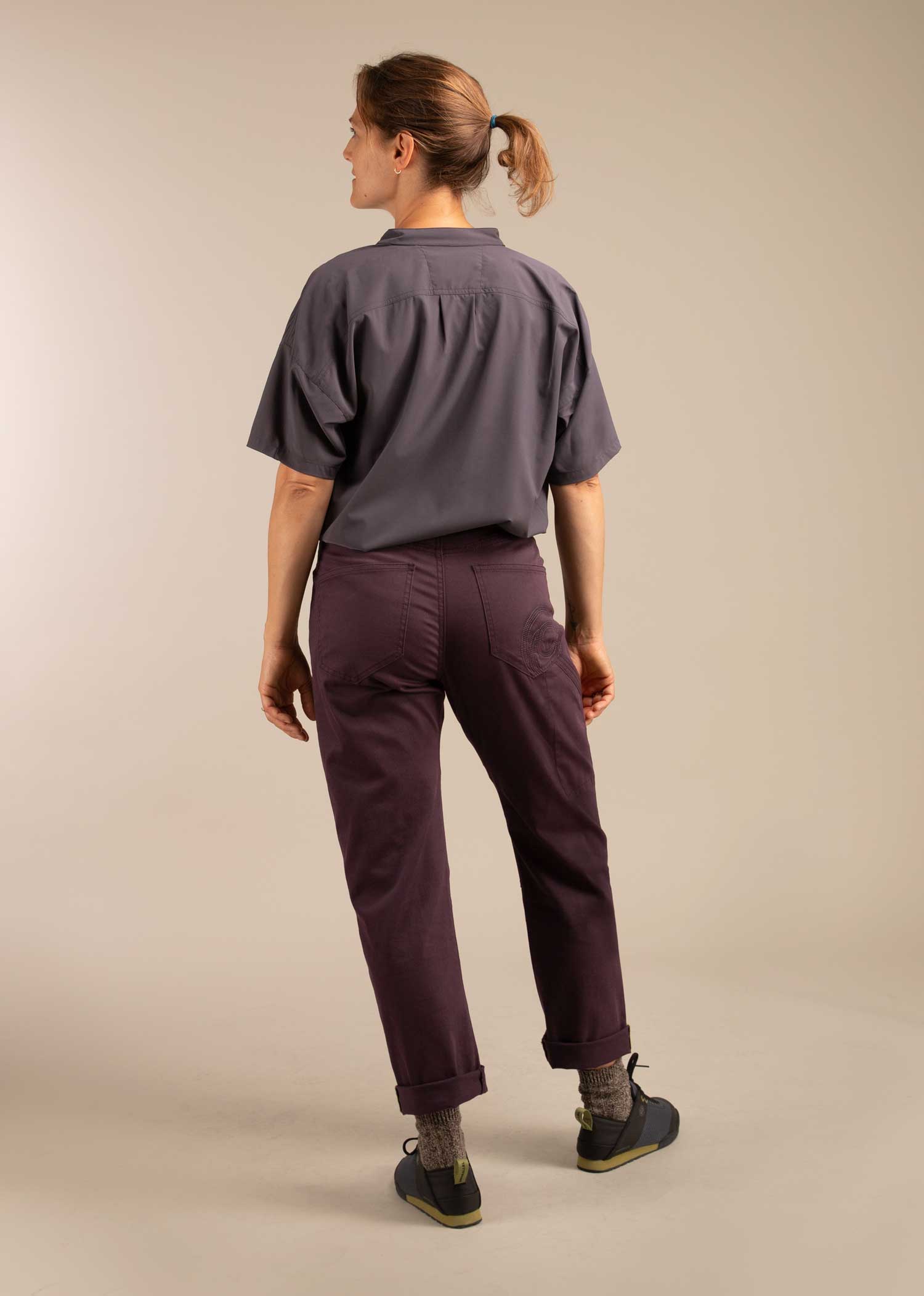 3RD ROCK Johnson Organic Twill Sustainable Trousers - Jess is 5ft 8” with a  29" waist, 38" hips & a 32.5" inseam and is wearing a size 28RL.