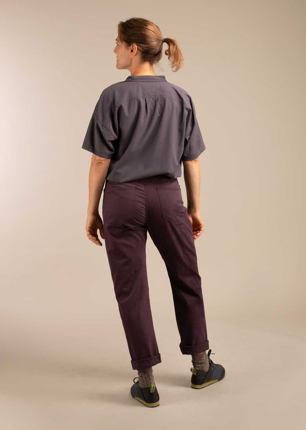 3RD ROCK Johnson Organic Twill Sustainable Trousers - Jess is 5ft 8” with a  29" waist, 38" hips & a 32.5" inseam and is wearing a size 28RL.