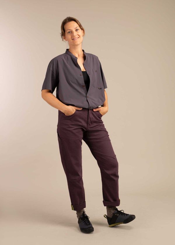 3RD ROCK Johnson Trousers for hiking and lifestyle - Jess is 5ft 8” with a  29" waist, 38" hips & a 32.5" inseam and is wearing a size 28RL.