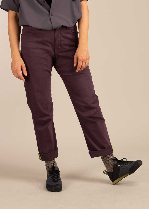 3RD ROCK Johnson Twill Trousers for Climbing and Active Outdoors - Jess is 5ft 8” with a  29" waist, 38" hips & a 32.5" inseam and is wearing a size 28RL.