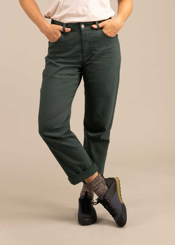 3RD ROCK Johnson Stretch Twill Trousers - Jess is 5ft 8” with a  29" waist, 38" hips & a 32.5" inseam and is wearing a size 28RL.