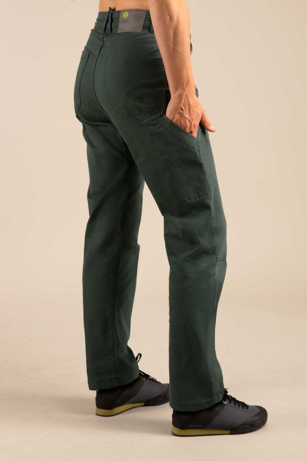 3RD ROCK Johnson Stretch Twill Utility Trousers - Jess is 5ft 8” with a  29" waist, 38" hips & a 32.5" inseam and is wearing a size 28RL.