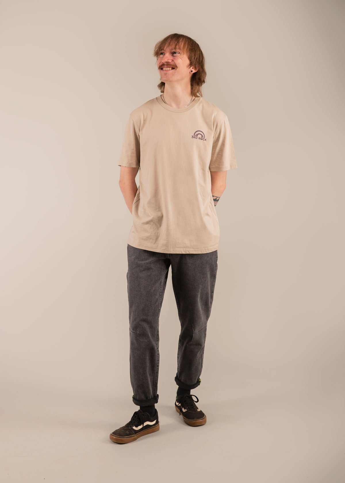 3rd rock eco active jeans - Ed is 5ft 9" with a 36" chest. Here he is wearing a size M. M