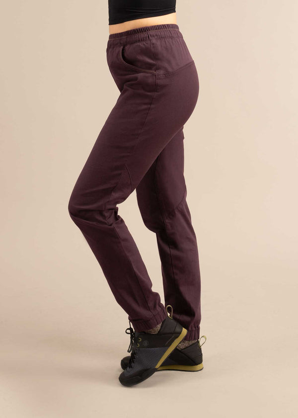 3RD ROCK Margo organic cotton climbing and adventure trousers - Jess is 5ft 8” with a  29" waist, 38" hips & a 32.5" inseam and is wearing a size 28RL.