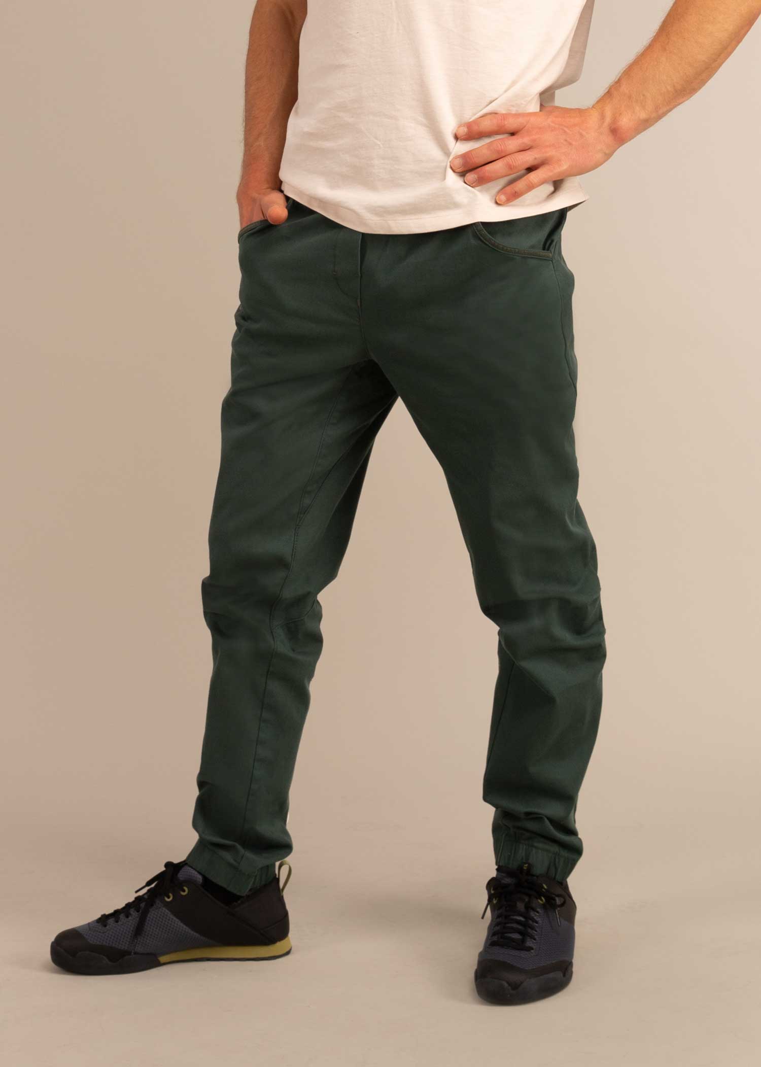 3RD ROCK Margo organic cotton outdoor trousers - Jerome is 5ft 10" with a 31" waist & 38" hips. Here he is wearing a size 32RL.