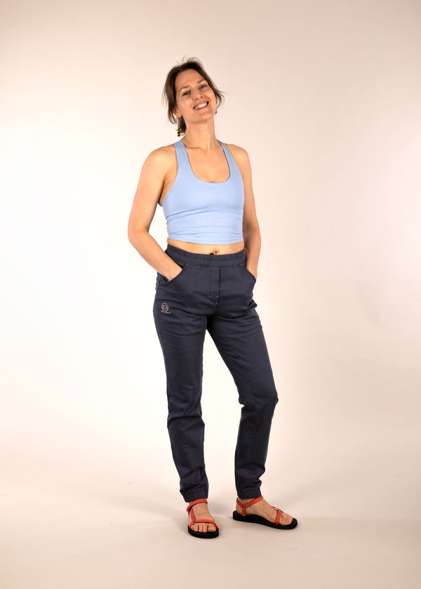 3rd rock clothing margo trousers - Jess is 5ft 8” with a  29" waist, 38" hips & a 32.5" inseam and is wearing a size 28RL. F