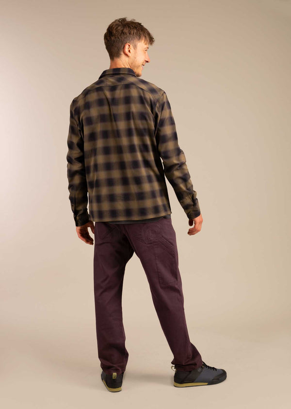 3RD ROCK clothing Ranger sustainable active shirt - Jerome is 5ft 10" with a 38" chest and is wearing a size L.