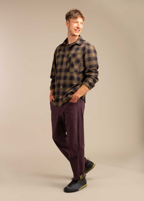 3RD ROCK clothing flannel shirt - Jerome is 5ft 10" with a 38" chest and is wearing a size L.