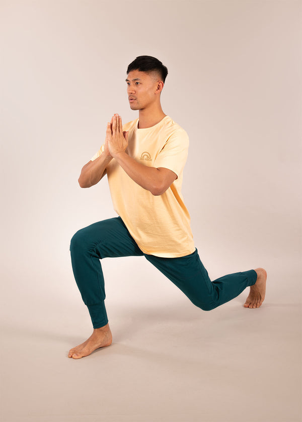 3RD ROCK sweatpants for yoga & gym - Donald is 6ft1″  with a 30" waist, 36" hips & a 33" inseam and is wearing a size 30LL. M