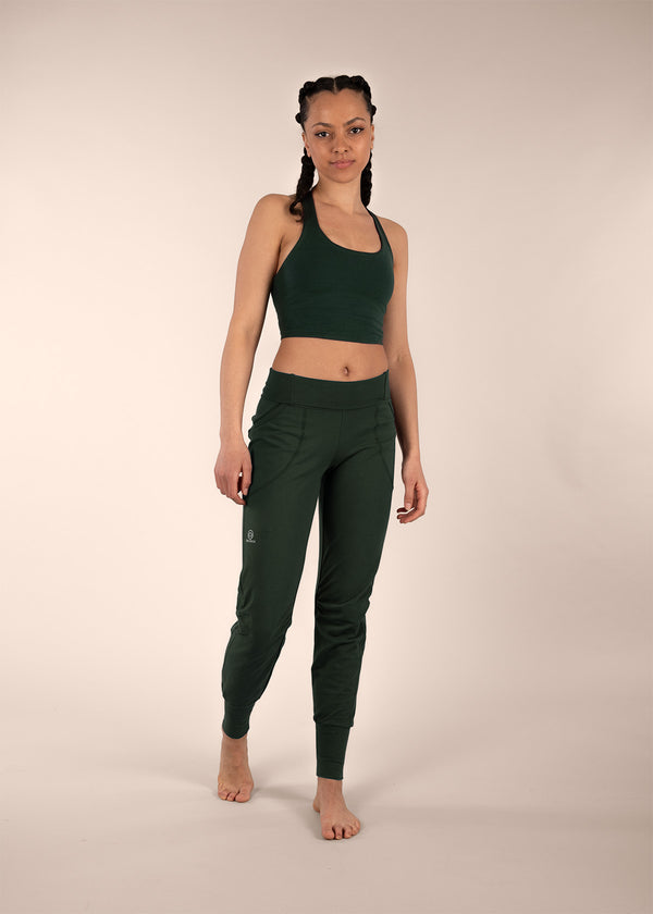 3RD ROCK organic cotton yoga trousers - Aaliyah is 5ft 8" with a 26" waist, 35" hips & a 33" inseam and is wearing a size 26RL. F