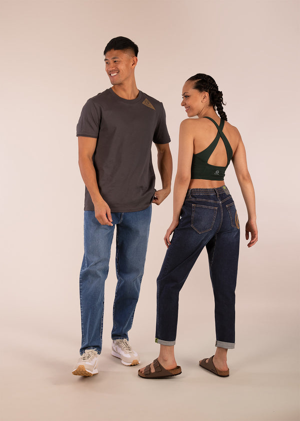 Donald is 6ft 1″  with a 30" waist, 36" hips & a 33" inseam and is wearing a size 30LL
Aaliyah is 5ft 8" with a 26" waist, 35" hips & a 33" inseam and is wearing a size 26RL