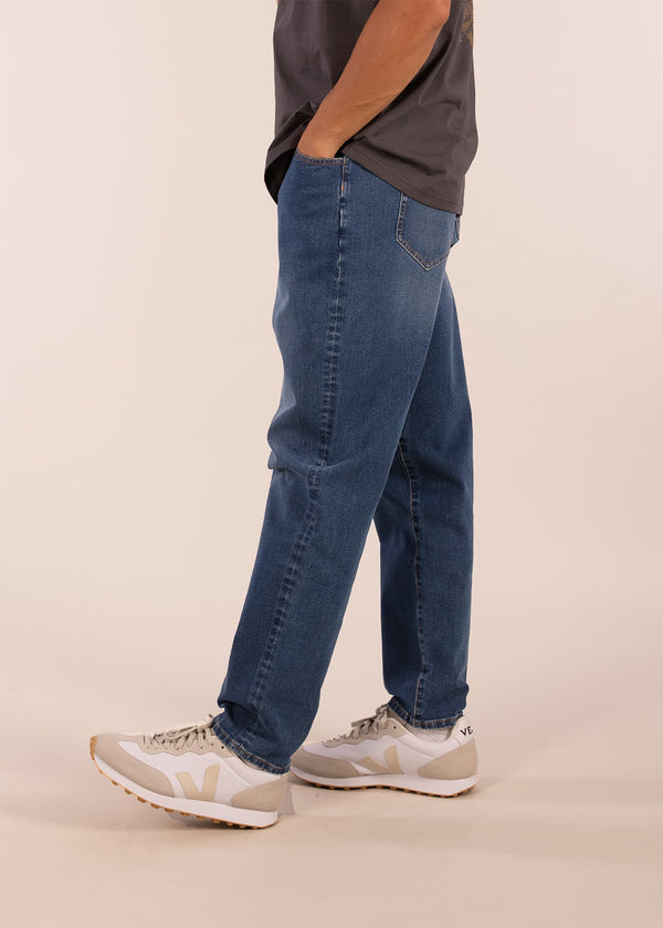 3rd rock sustainable movement denim jeans with a relaxed fit - Donald is 6ft 1″  with a 30" waist, 36" hips & a 33" inseam and is wearing a size 30LL. M