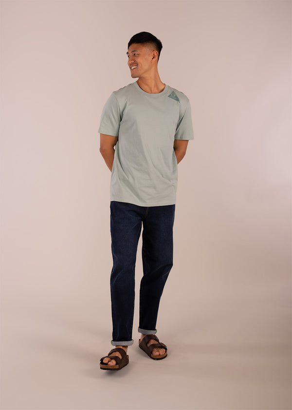3rd rock Gaia jeans with a relaxed fit - Donald is 6ft 1″  with a 30" waist, 36" hips & a 33" inseam and is wearing a size 30LL. M