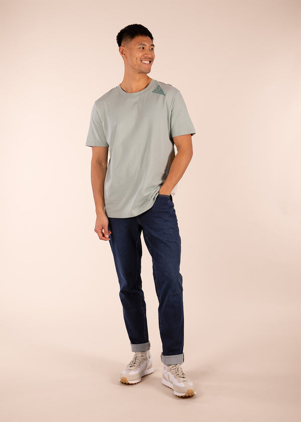 3rd rock Jupiter eco jeans for active lifestyles - Donald is 6ft 1″  with a 30" waist, 36" hips & a 33" inseam and is wearing a size 30LL. M