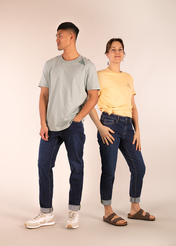Donald is 6ft 1″  with a 30" waist, 36" hips & a 33" inseam and is wearing a size 30LL
Jess is 5ft 8” with a  29" waist, 38" hips & a 32.5" inseam and is wearing a size 28RL