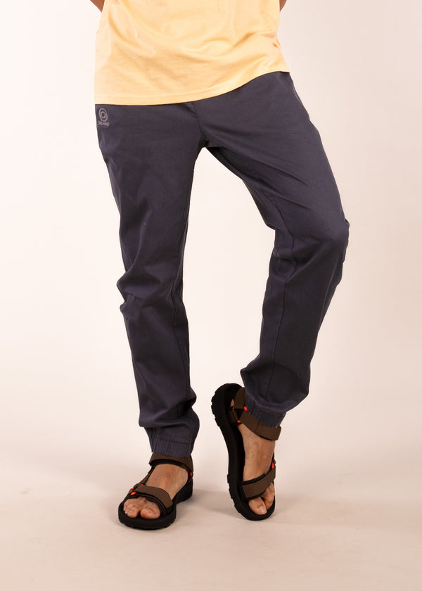 3rd rock sustainable outdoor margo trousers -  Donald is 6ft 1″  with a 30" waist, 36" hips & a 33" inseam and is wearing a size 30LL. M