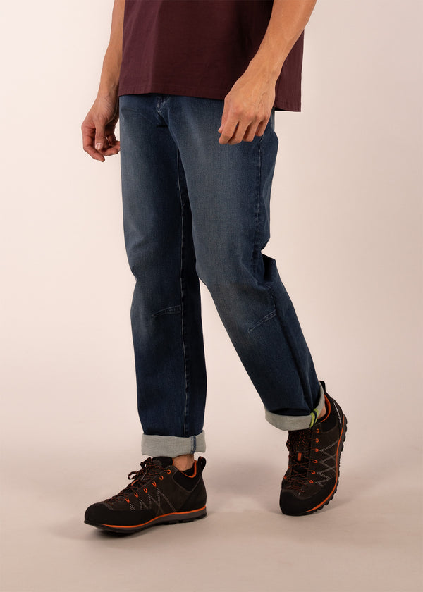 3rd rock unisex mars climbing and active jeans - Donald is 6ft 1″  with a 30" waist, 36" hips & a 33" inseam and is wearing a size 30LL. M