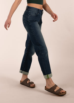 3rd rock sustainable denim unisex mars jeans - Aaliyah is 5ft 8