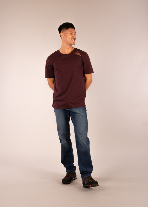3RD ROCK sustainable organic cotton jeans - Donald is 6ft 1″  with a 30" waist, 36" hips & a 33" inseam and is wearing a size 30LL. M