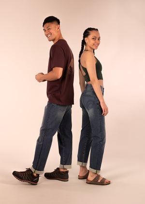 Donald is 6ft 1″  with a 30