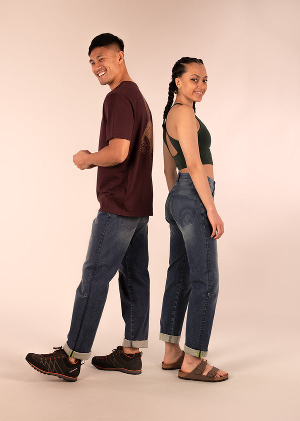 Donald is 6ft 1″  with a 30" waist, 36" hips & a 33" inseam and is wearing a size 30LL
Aaliyah is 5ft 8" with a 26" waist, 35" hips & a 33" inseam and is wearing a size 26RL