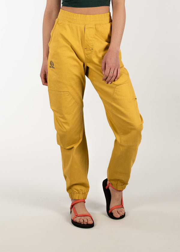 3rd rock clothing reinforced nova trousers - Aaliyah is 5ft 8" with a 26" waist, 35" hips & a 33" inseam and is wearing a size 26RL. F