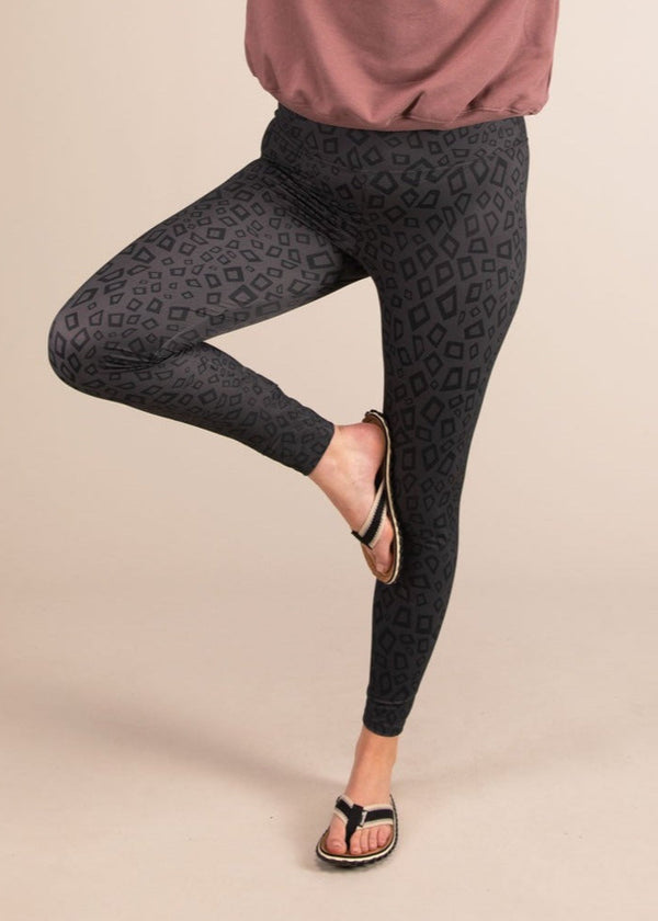 TITAN MINIMAL LEOPARD | Printed Recycled Leggings | 3RD ROCK Clothing -  Sophie is 5ft 9 with a 34" waist, 42" hips and wears a size 16 F
