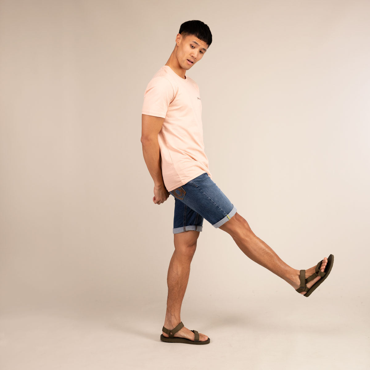 Men wearing online jean shorts