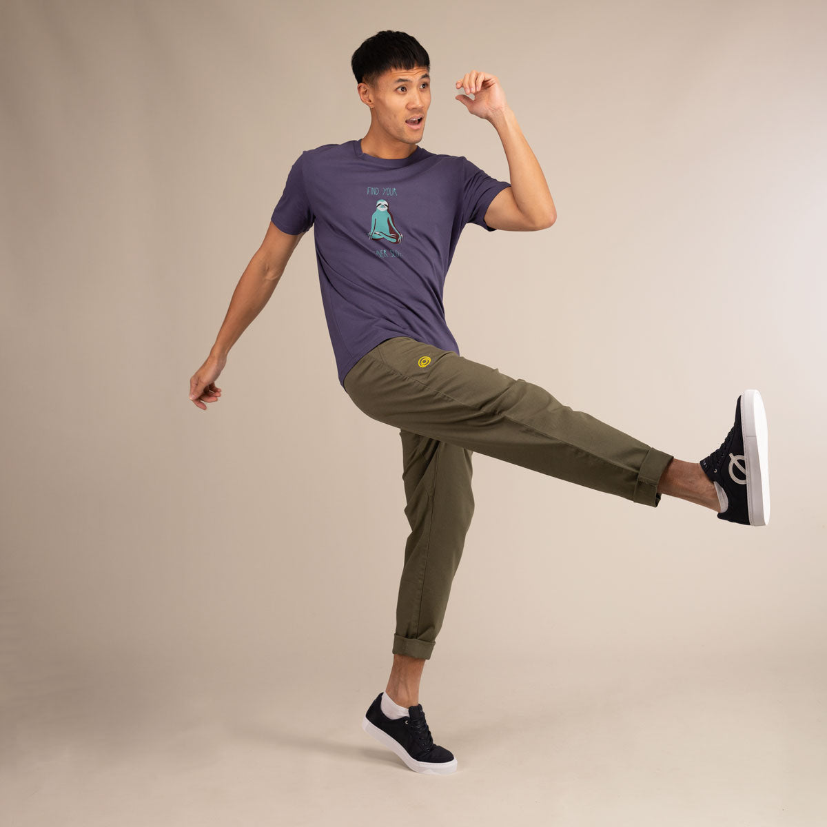 LARK Chinos | Organic Cotton Flexible Chinos | 3RD ROCK Clothing -  Donald is 6ft 1 with a 29" waist, 36" hips and wears a 30/LL.  M