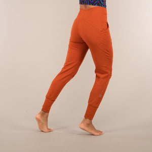 BATABOOM Brushed | Unisex Organic Sweatpants | 3RD ROCK Clothing - Kendal is 5ft 7