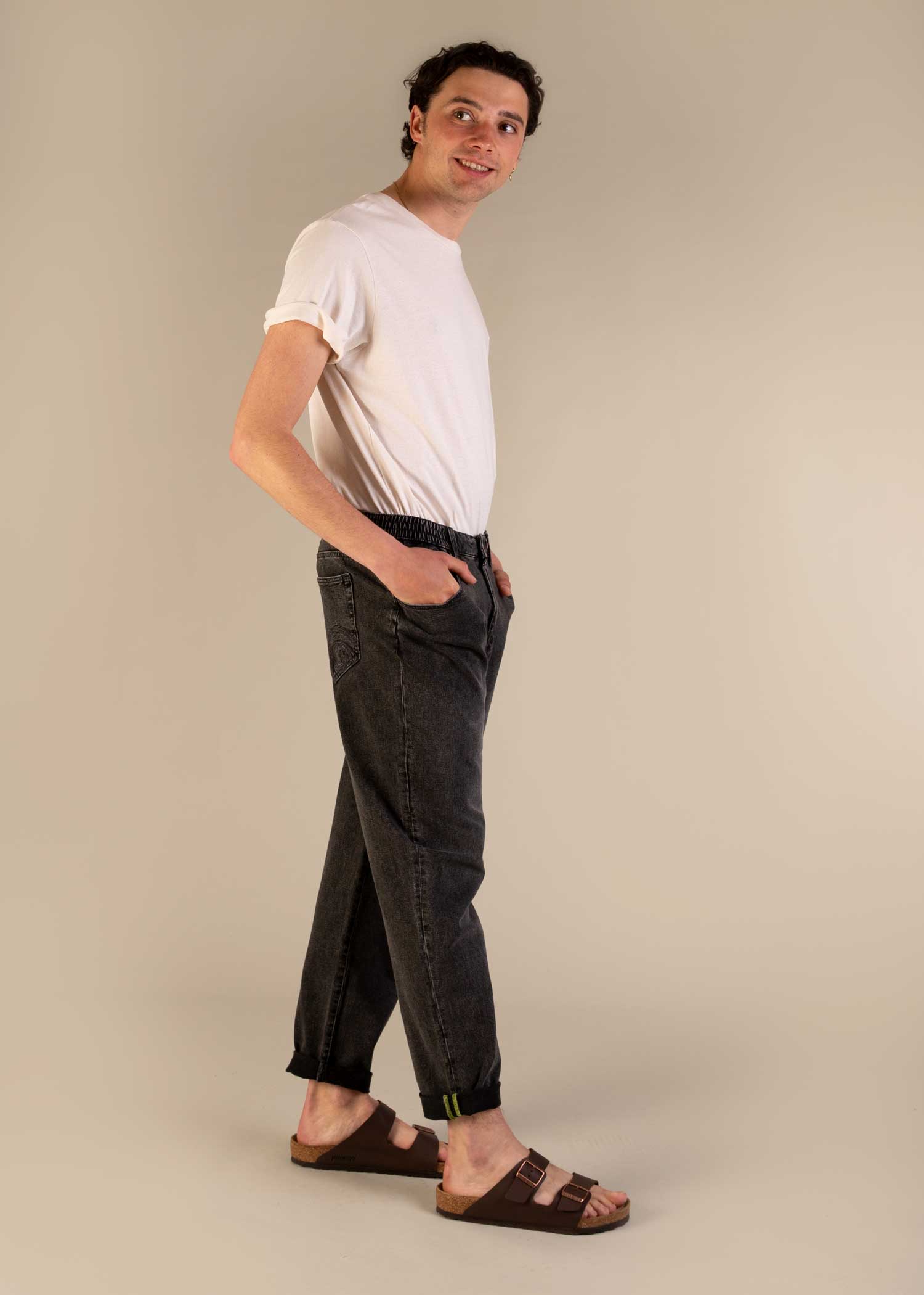 3RD ROCK sustainable climbing and outdoor jeans- Kai is 6ft 1" with a 32" waist & 33" inseam, and is wearing a 32 RL. M