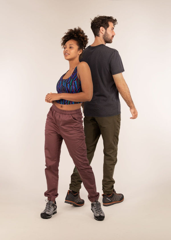 3RD ROCK Clothing MARGO Adventure ready trousers - Kendal is 5ft 7" with a 28" waist, 38" hips and wears a size 30/RL Oliver is 6ft 2" with a 34" waist, 40" hips and wears a 34/LL