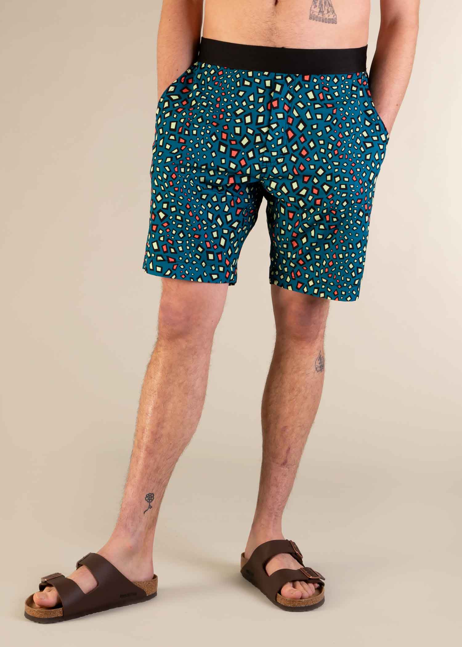 3RD ROCK Sustainable Acitvewear adventure shorts - Kai is 6ft 1" with a 32" waist and is wearing a 32. M