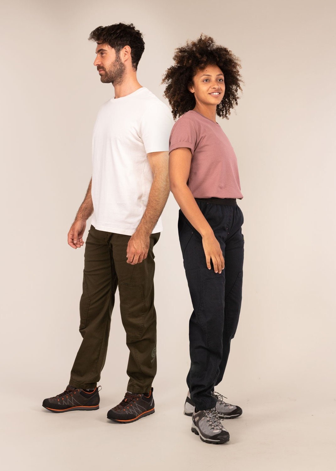 Kendal is 5ft 7" with a 28" waist, 38" hips and wears a size 30/RL Oliver is 6ft 2" with a 34" waist, 40" hips and wears a 34/LL