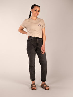 3RD ROCK clothing organic cotton tee - Aaliyah is 5ft 8