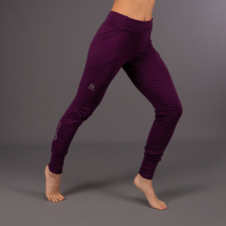 aaa Mia is 5ft 7" with a 32" inseam, 25" waist and 35" hip and wears a size 26.