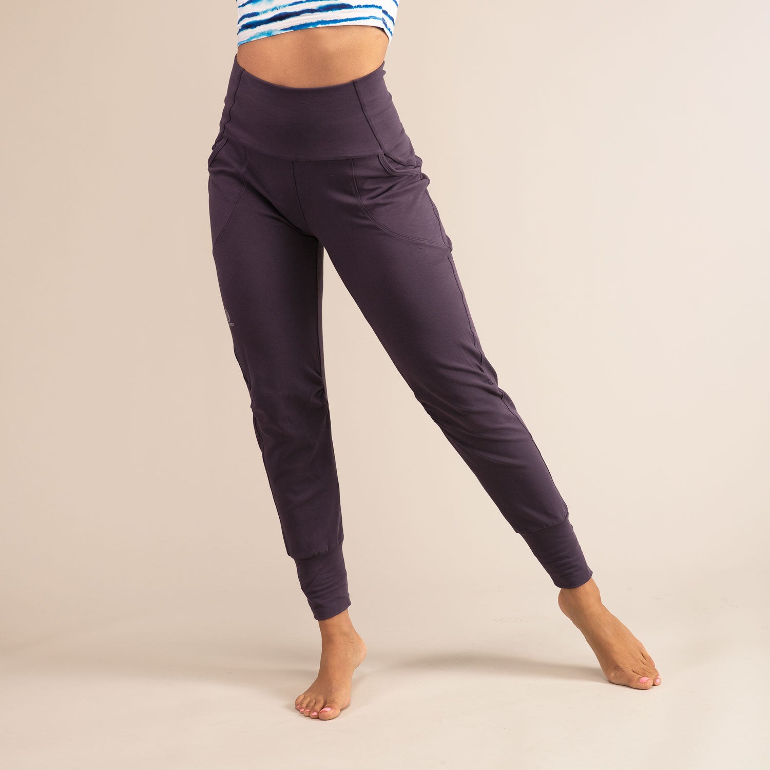 BATABOOM Sweatpants | Super Soft Organic Sweats | 3RD ROCK Clothing -  Kendal is 5ft 7 with a 28" waist, 38" hips and wears a size 30/RL. F