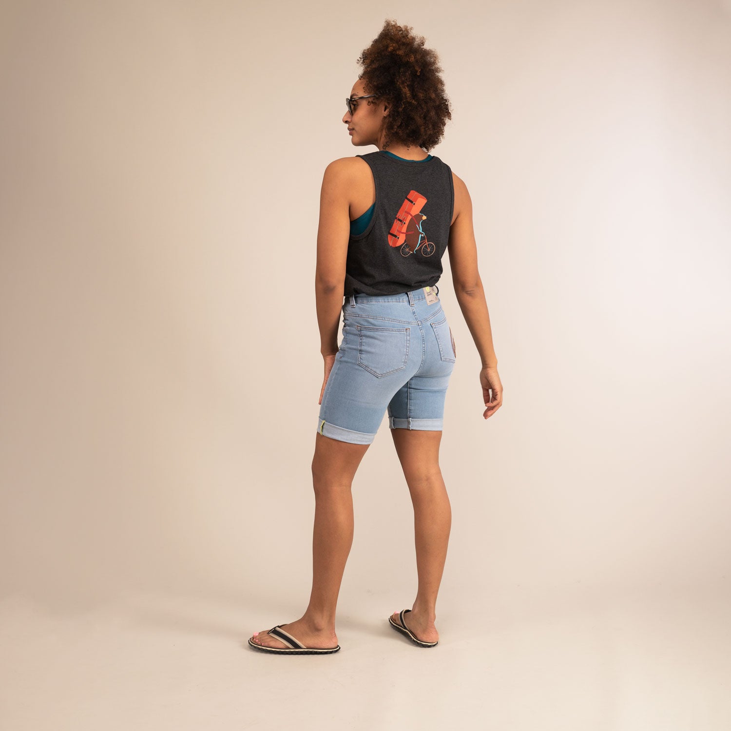 BLOQUEUR VEST | Organic Cotton Action Vest | 3RD ROCK Clothing -  Kendal is 5ft 8 with a 36" bust and wears a size M F