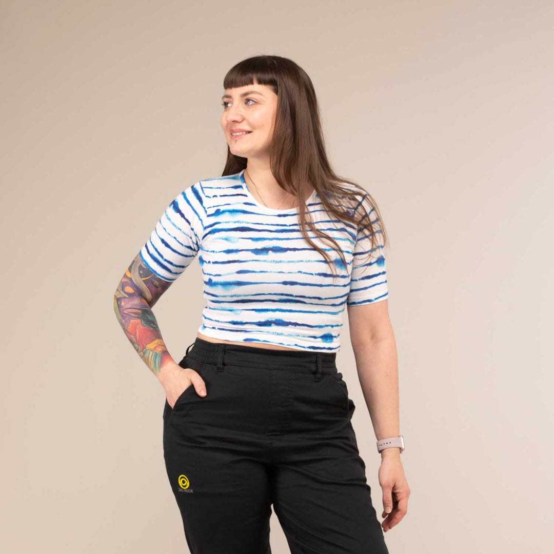 Laura is 5ft 6 with a 36" bust and wears a size M