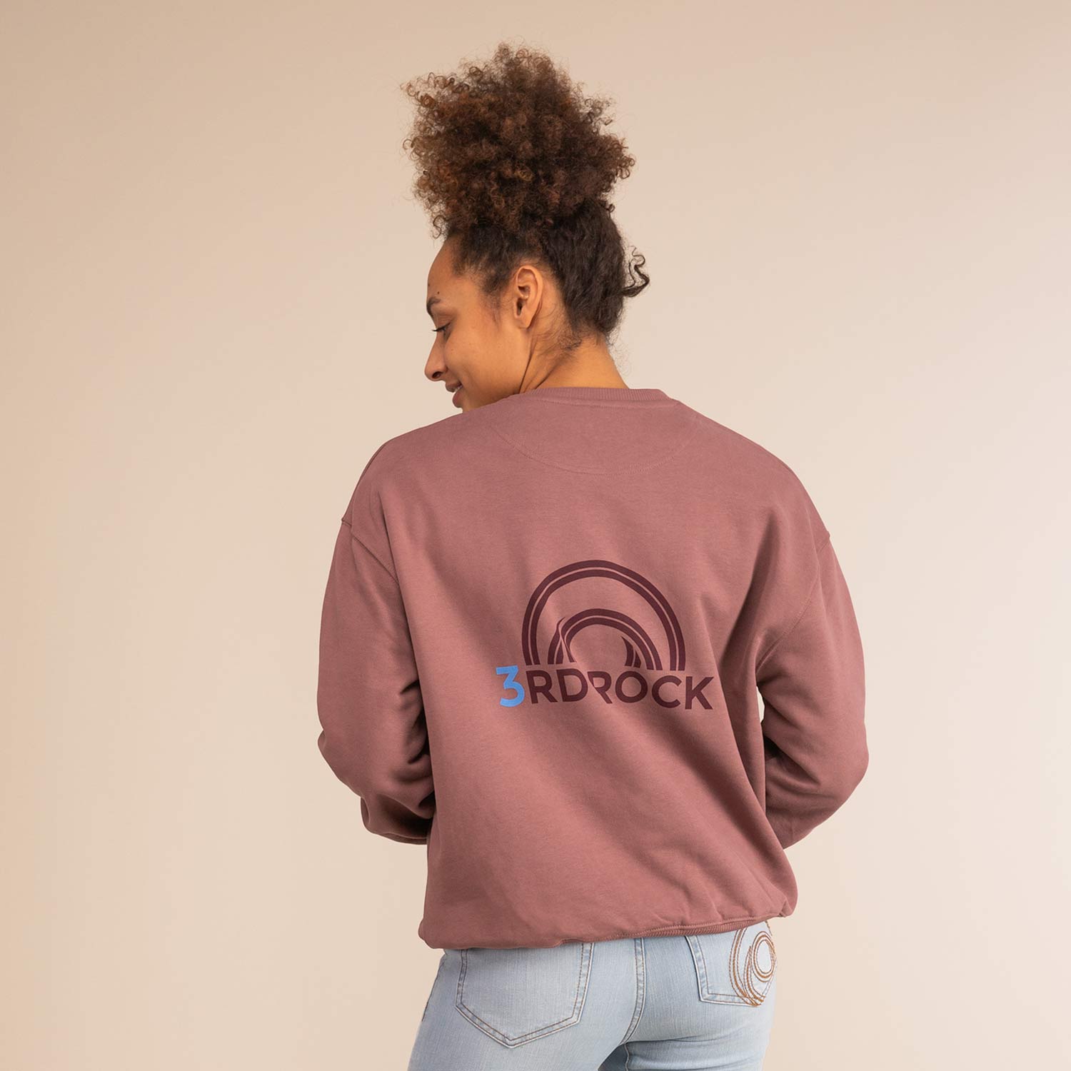 CHARLIE SWEATSHIRT | Oversized Organic Sweatshirt | 3RD ROCK Clothing -  Kendal is 5ft 8 with a 36" bust and wears a size M F