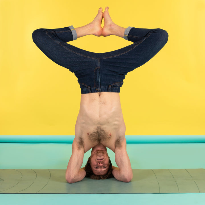 aaa Jerome is 6ft with a 31" waist and wears a 32/RL.