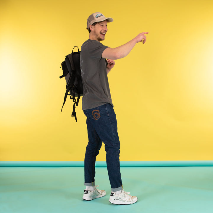 aaa Jerome is 6ft with a 31" waist and wears a 32/RL.