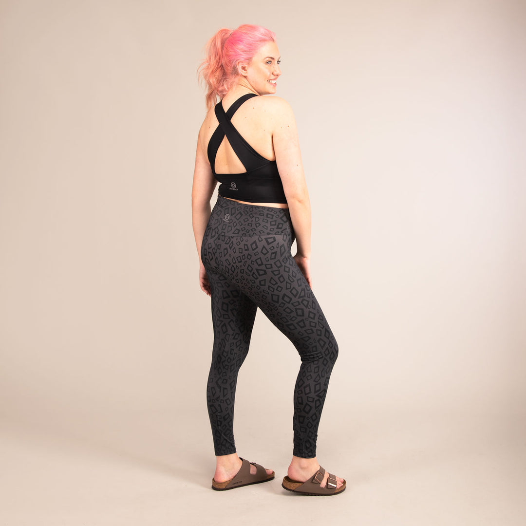 aaa Sophie is a 34G with a 32" underbust, 40.5" overbust and wears a size 16